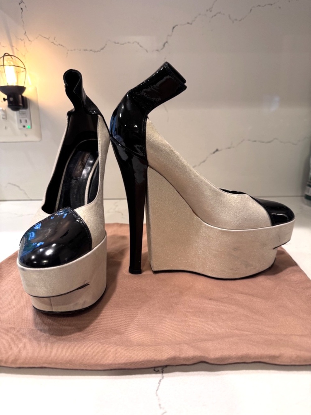 Louis Vuitton Fall 2008 Marc Jacobs Runway Platform Wedge Heel Pump Size 37